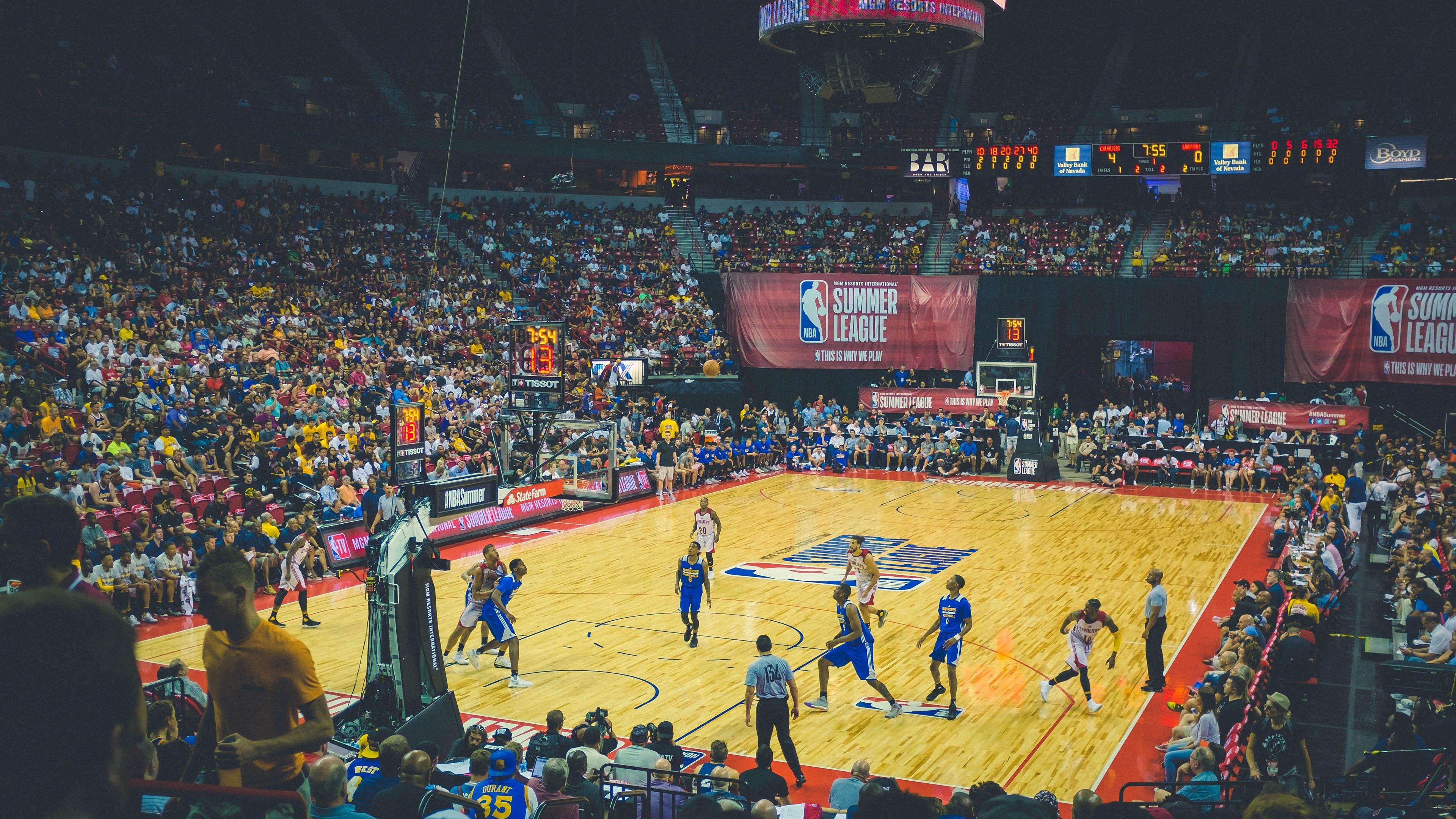 西媒剖析卡塞米罗转会，皇马闪电放行背后的战略逻辑与时代变革